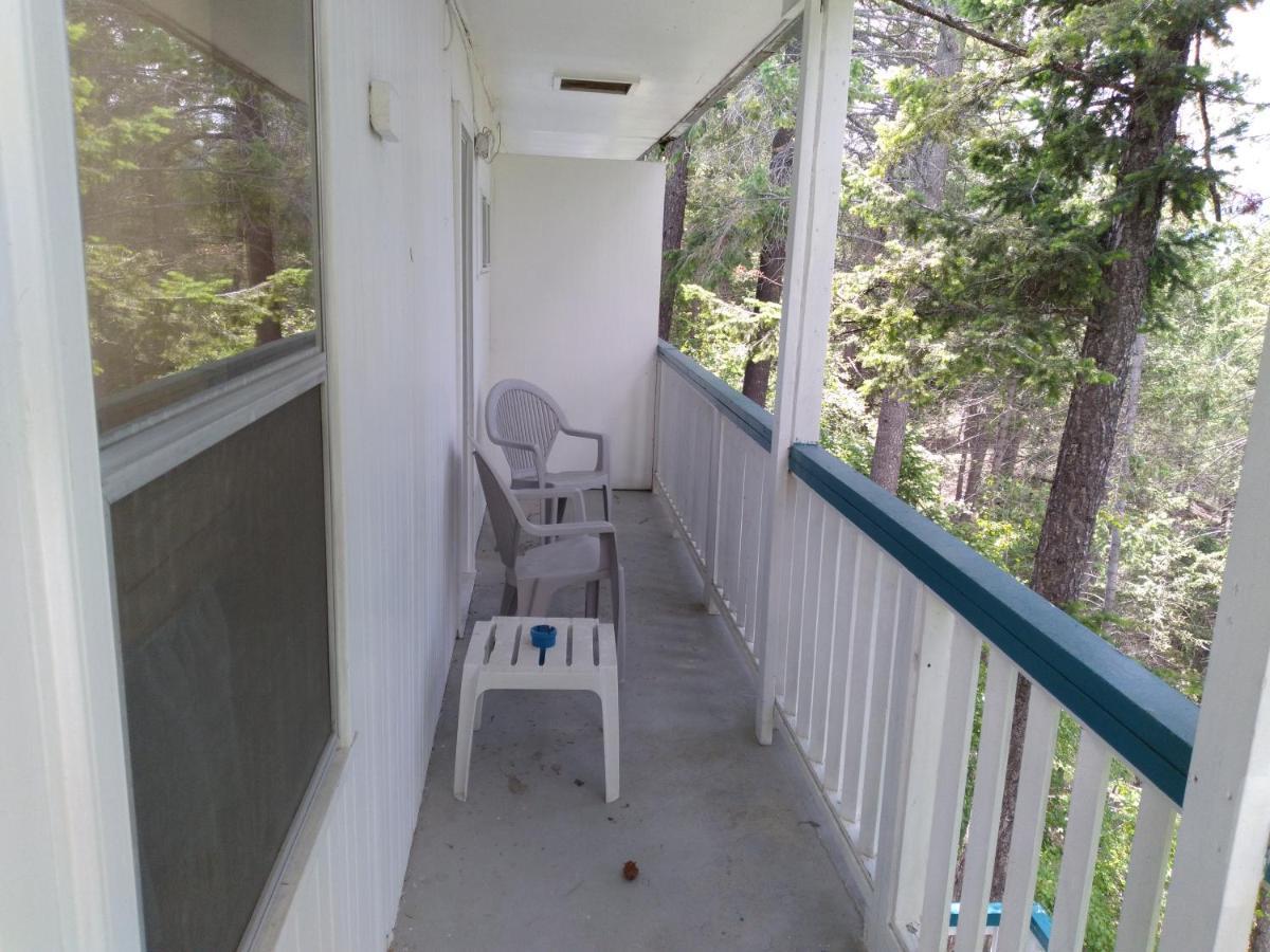 Appletree Inn Radium Hot Springs Exterior photo