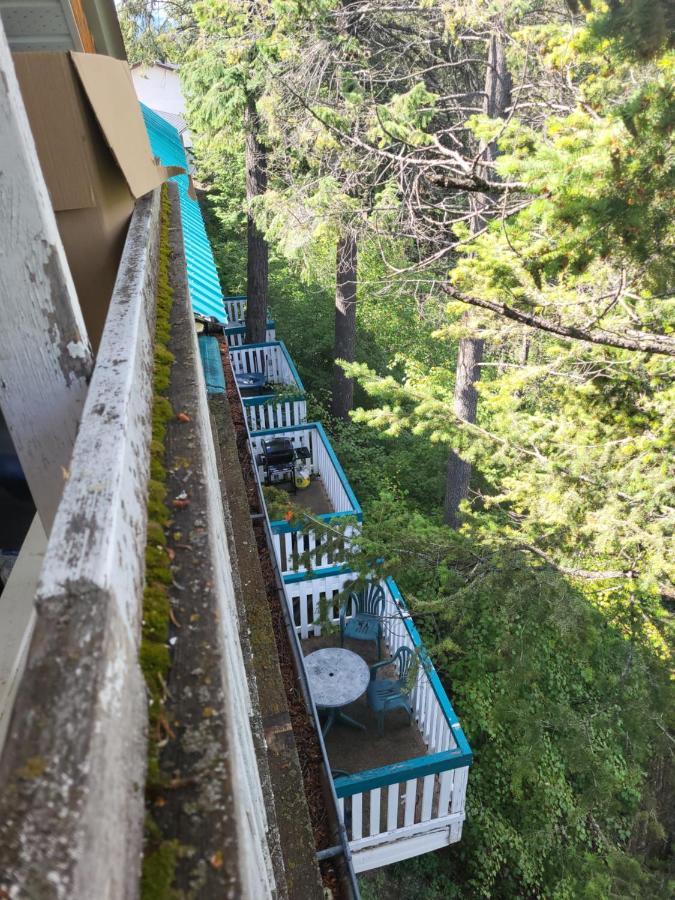 Appletree Inn Radium Hot Springs Exterior photo