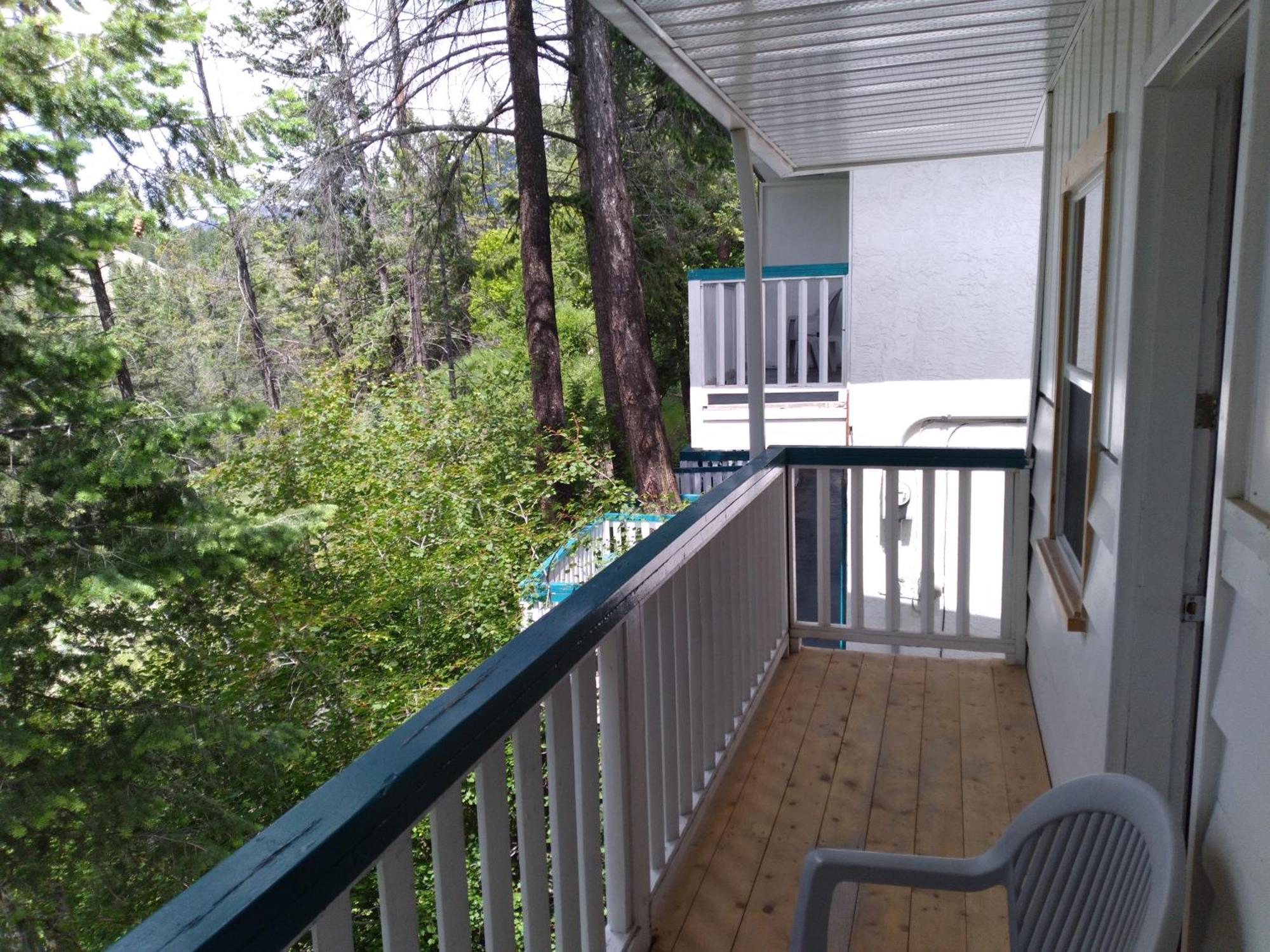Appletree Inn Radium Hot Springs Exterior photo